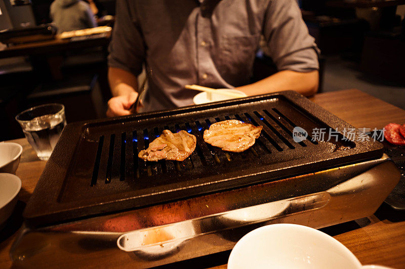 Yakiniku -在Yakiniku餐厅烤肉